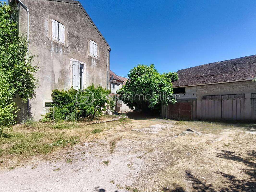 Maison a renover en deux parties avec terrain - photo 2