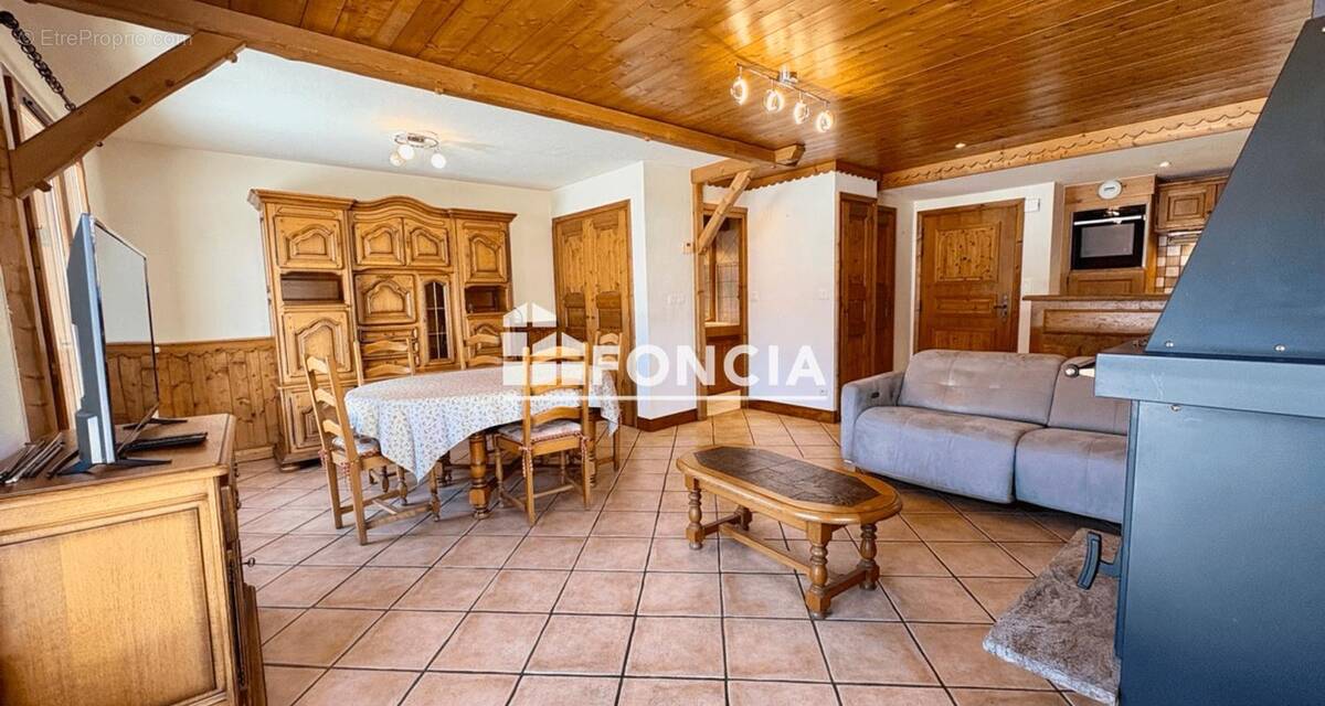 Appartement à LES ALLUES