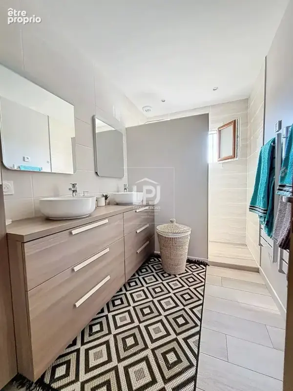 Magnifique maison T4 de plain-pied de 118 m² sur une parcelle arborée de 1 400 m² avec piscine et vaste garage - photo 11