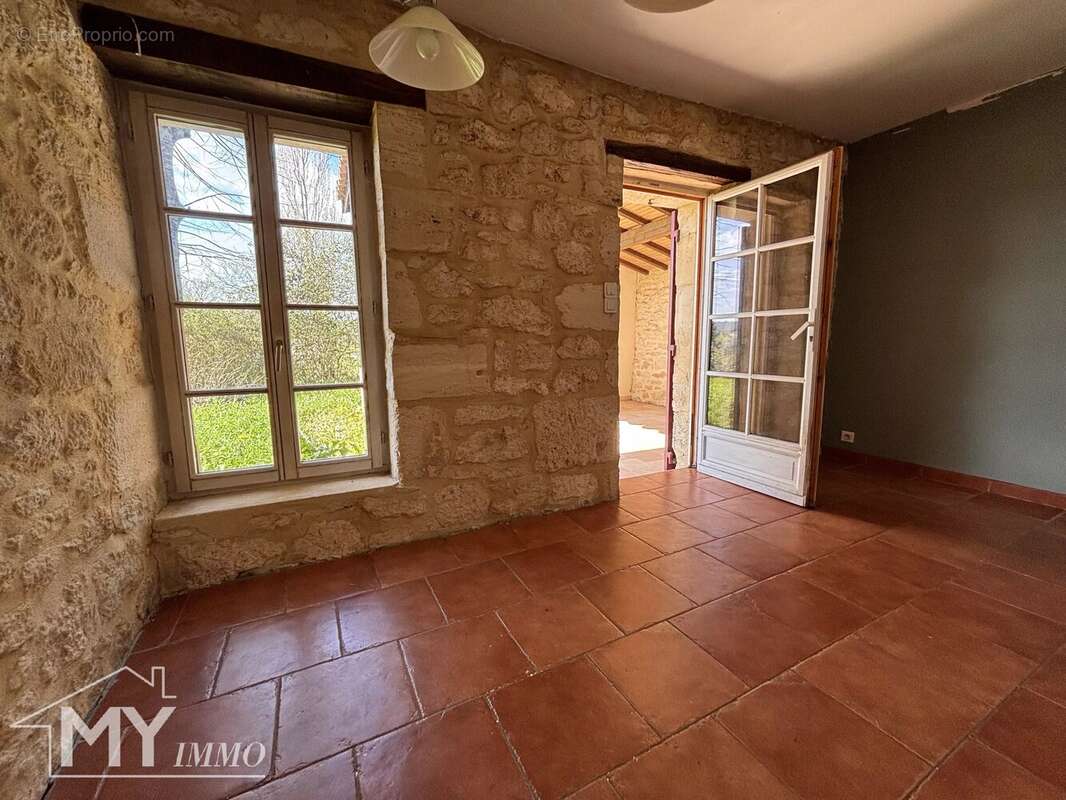 Maison à MONTPEYROUX
