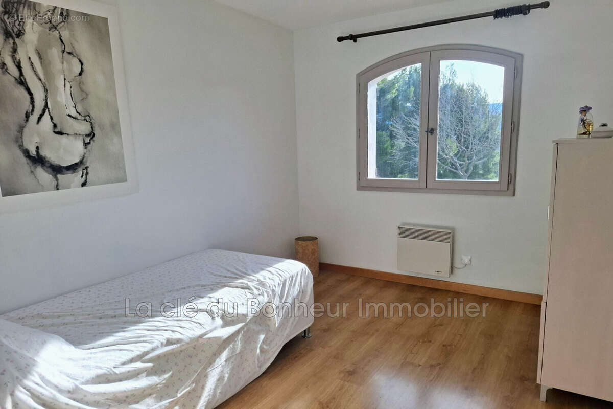 Maison à LES SALLES-SUR-VERDON