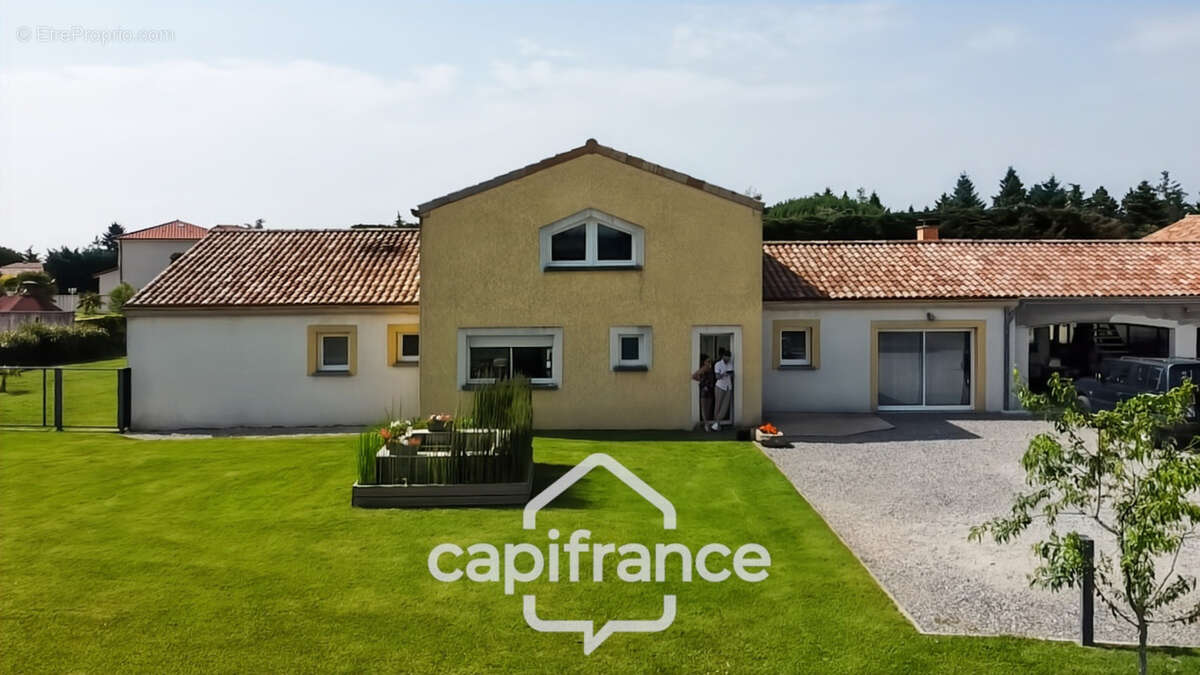Maison de standing à Vernosc-lès-Annonay – Beaux volumes et parc arboré de plus de 3 000 m² - photo 3