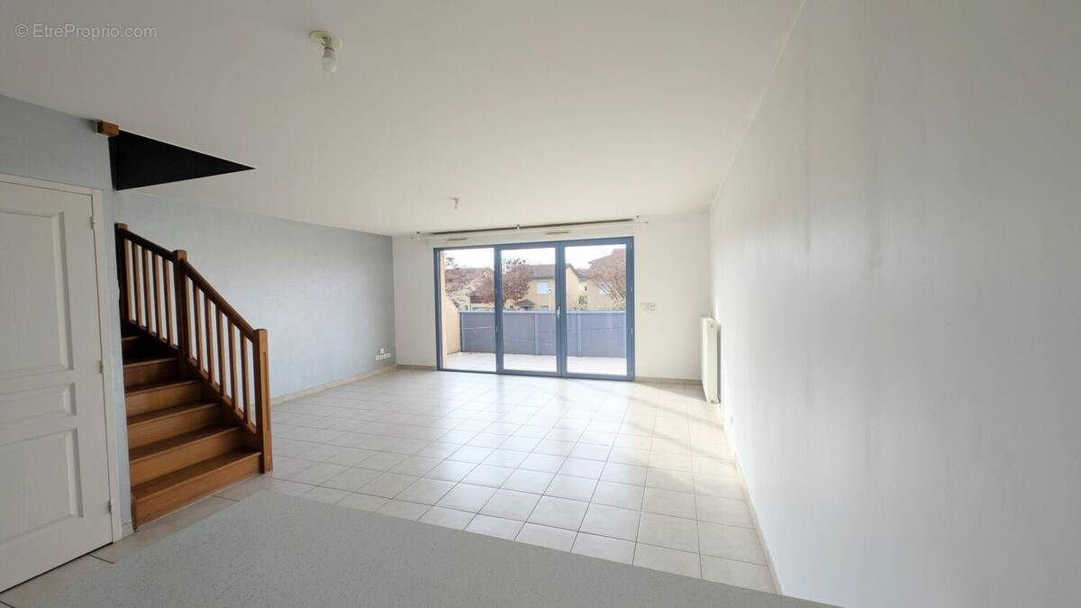 Photo 1 - Appartement à SAINT-DENIS-LES-BOURG