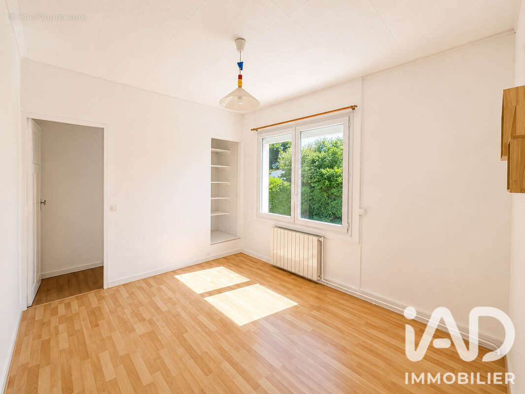 Maison 160 m² à Sainte-Genevieve-Des-Bois  - photo 8