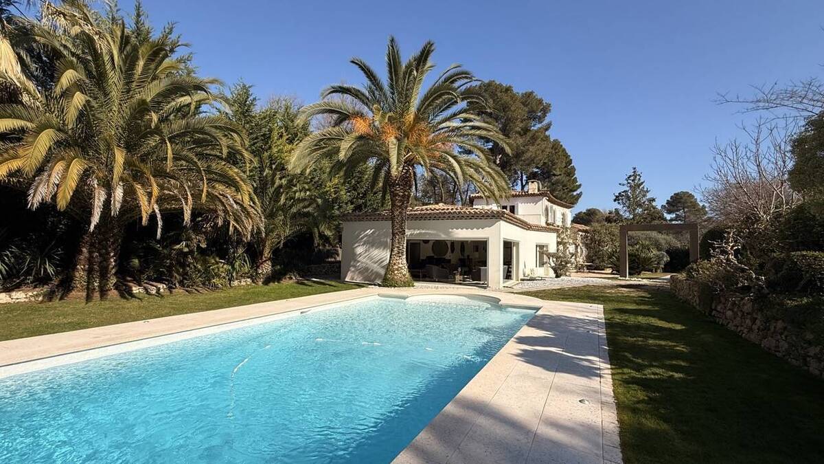 Maison à ROQUEFORT-LES-PINS