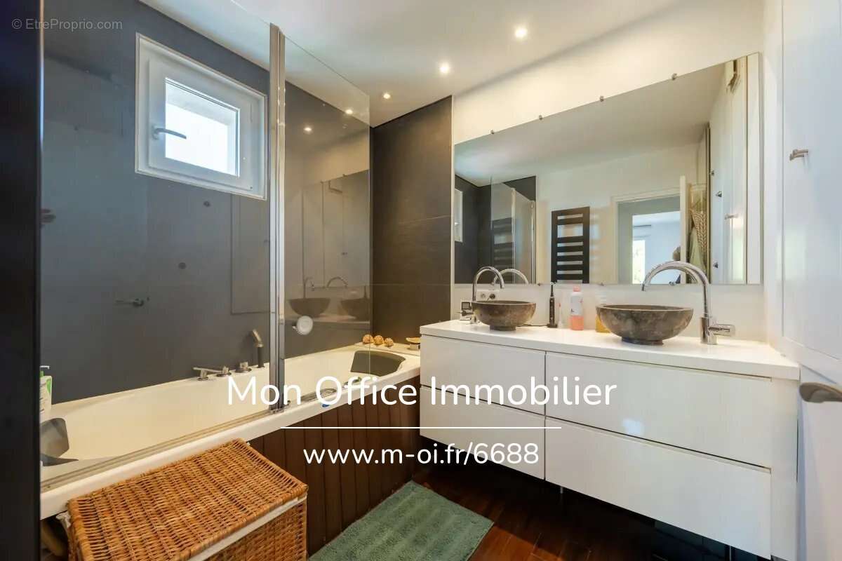 Appartement à MARSEILLE-7E