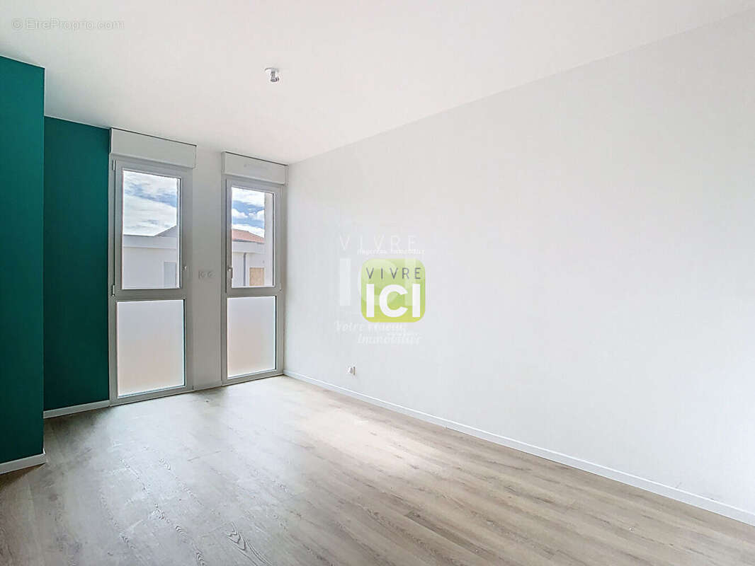 Appartement à SAINT-MACAIRE-EN-MAUGES