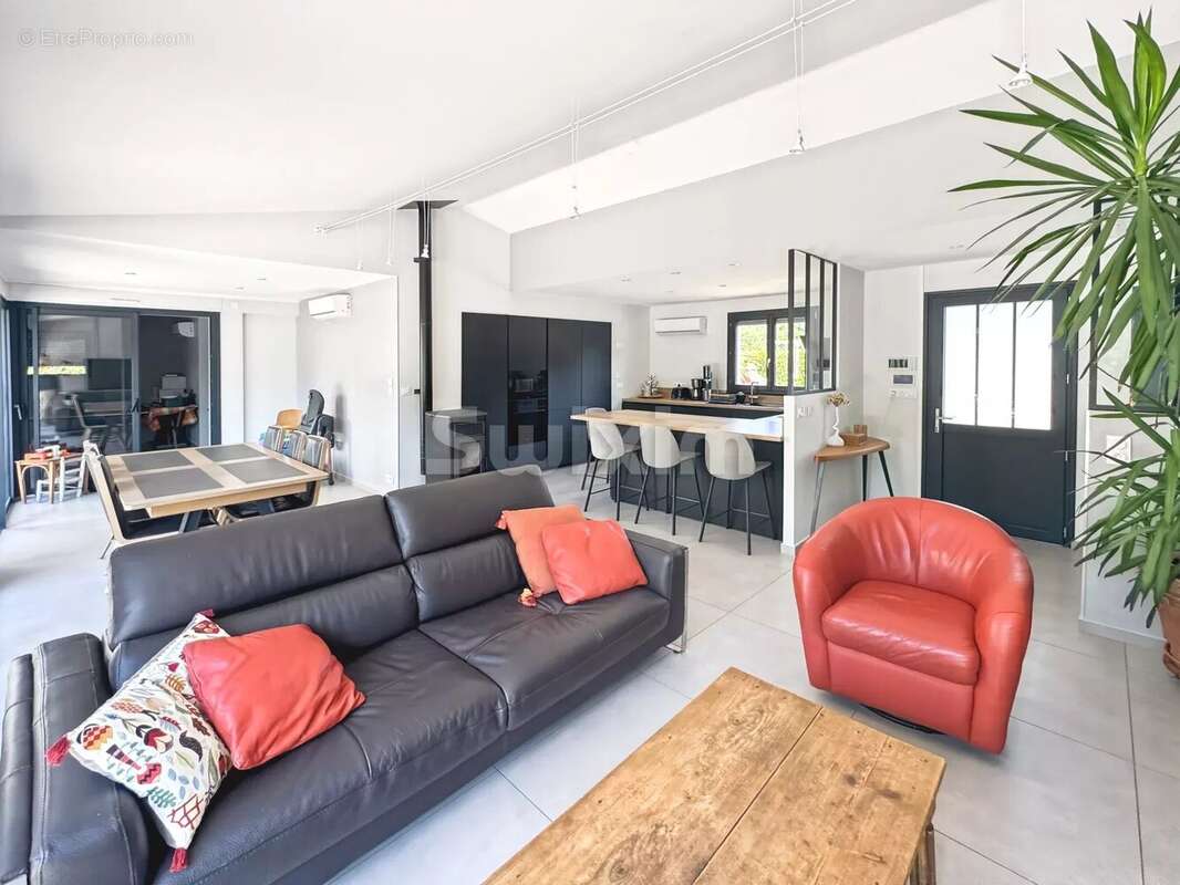 Maison à MONTBOUCHER-SUR-JABRON