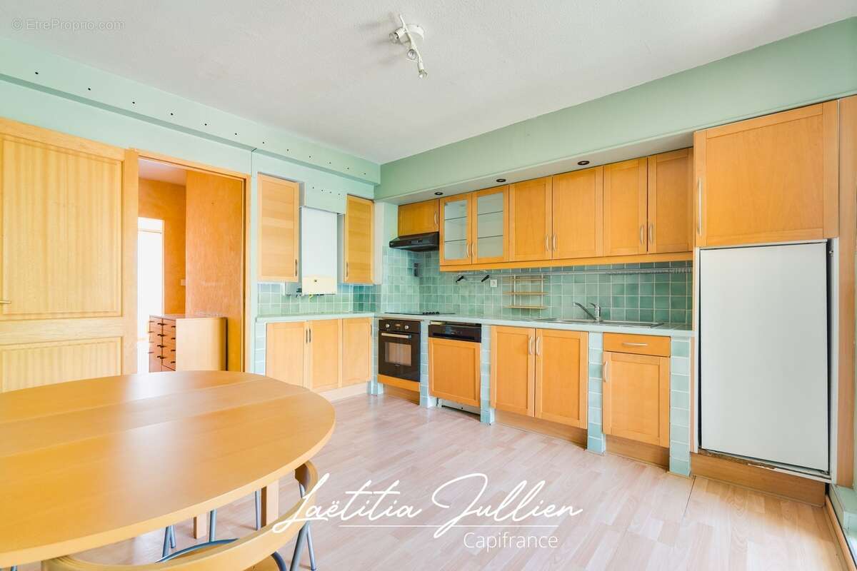 En exclusivité par Laëtitia JULLIEN – Marseille 10ème – Les Collines – T4 traversant de 83,83 m² avec balcon et loggia au pied d - photo 13
