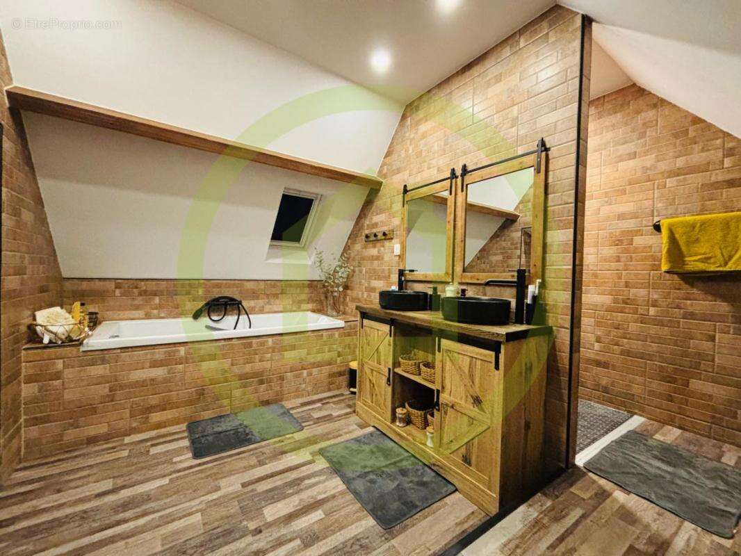 Maison à VERCHAIN-MAUGRE