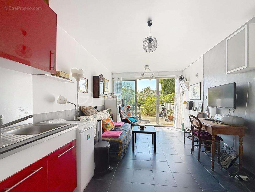 Studio cabine meublé, terrasse Sud et parking privatif - photo 5