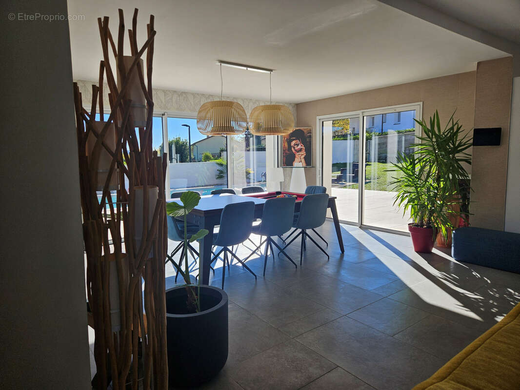 Maison à SATOLAS-ET-BONCE