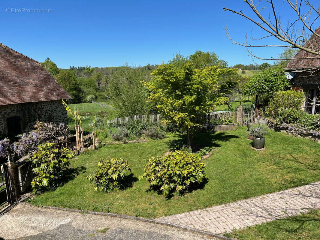Maison à COUSSAC-BONNEVAL