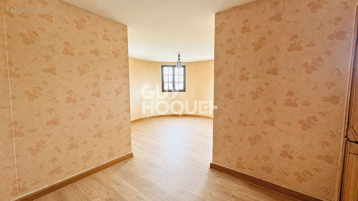 Maison à BRIIS-SOUS-FORGES