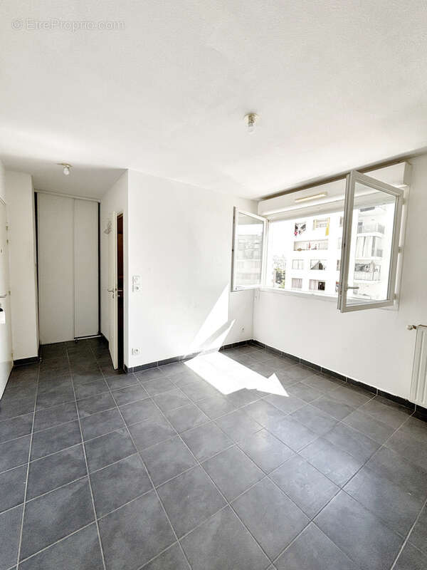 Marseille 3ème   les docks libres  t1 + parking  dpe a  70 000 € - photo 4