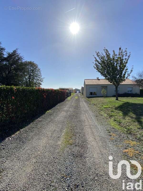 Photo 4 - Terrain à BAZOGES-EN-PAILLERS