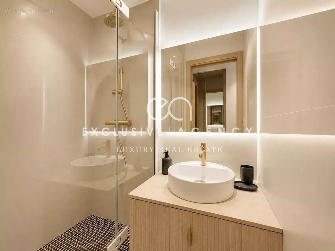 Cannes Croisette 3 pièces de 82m² rénové  vue mer - photo 10