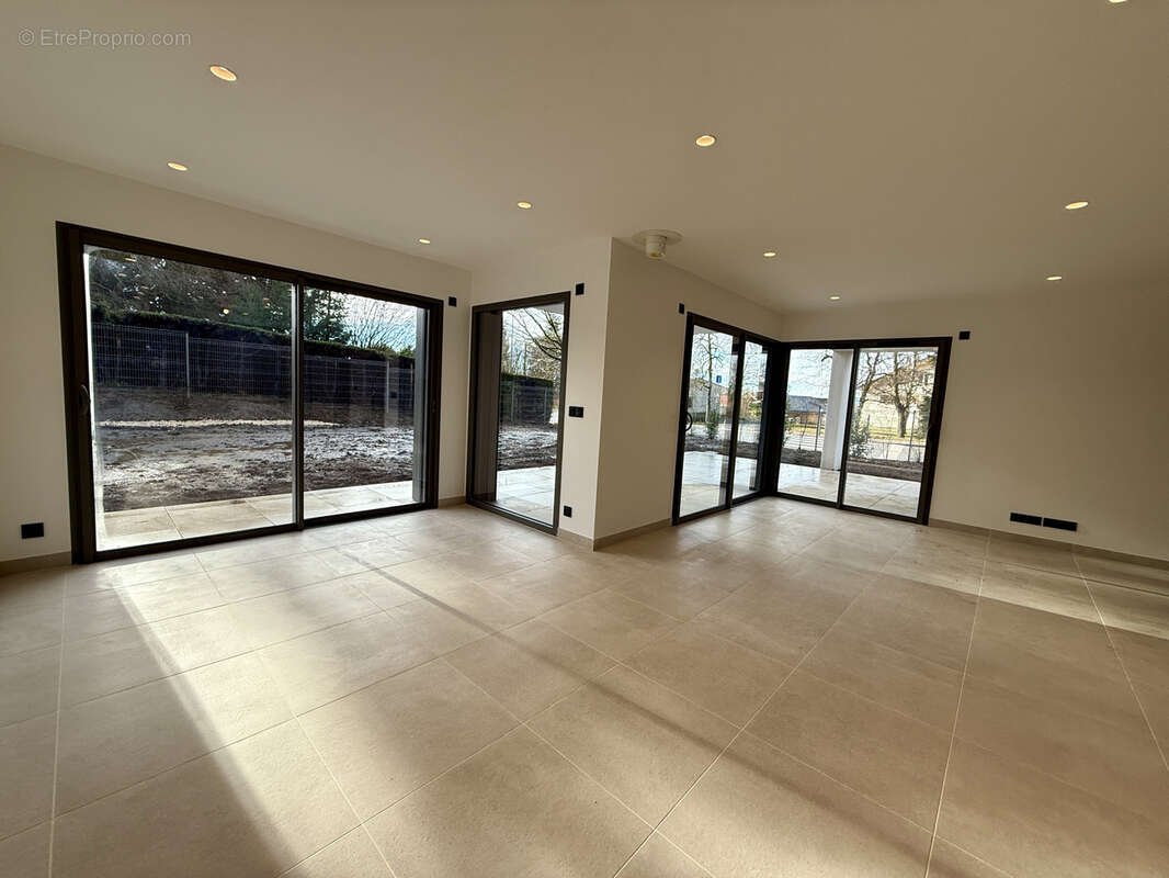 Maison à CRUSEILLES