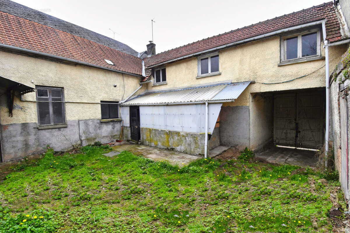 Maison à VIGNACOURT