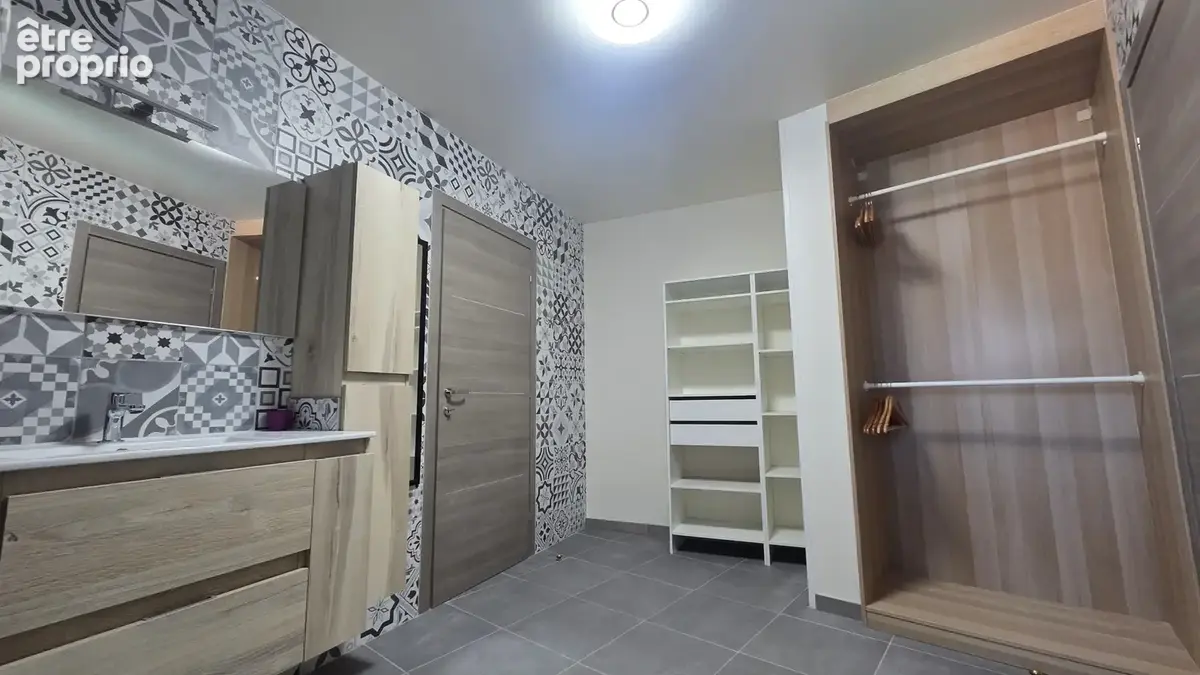 A vendre - cers - villa plain-pied de 172 m2 de type 5 sur 700 m2 de terrain avec piscine et garage - photo 14