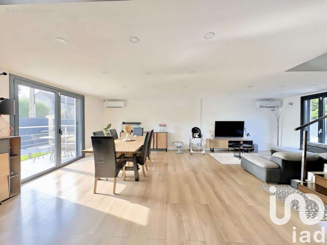 Photo 2 - Maison à ARPAJON