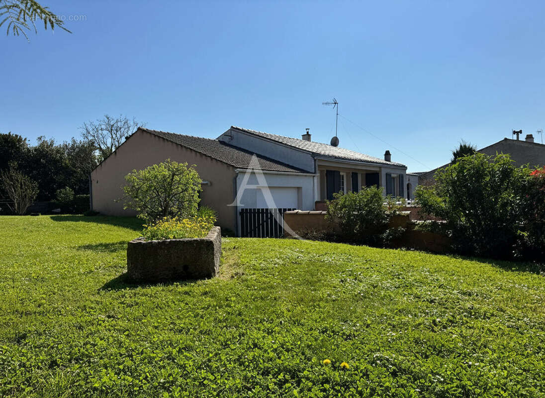 Maison à LE GUE-DE-VELLUIRE