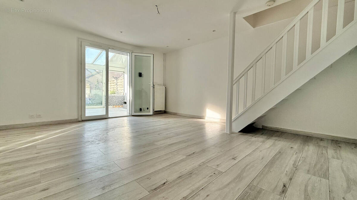 Maison à SAINT-PIERRE-DU-PERRAY