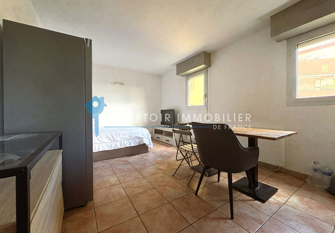DEPT-30-A VENDRE-UZES Studio de 29m2 proche de toutes commodités résidence la tour du roy - photo 3