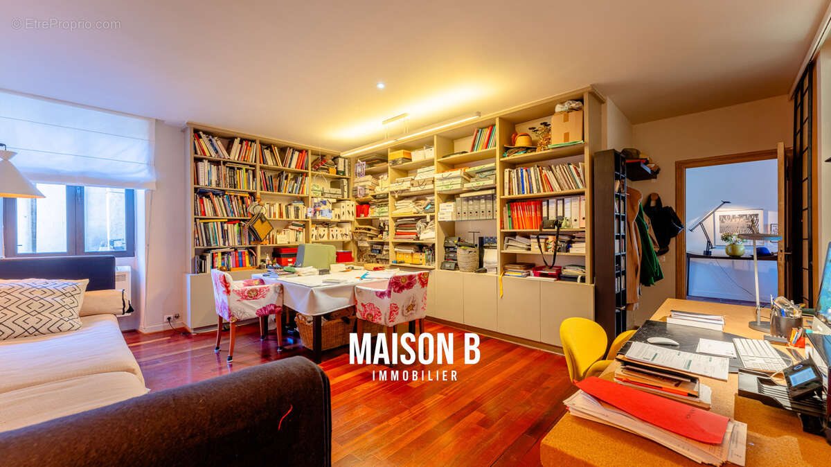 Appartement à MARSEILLE-1E