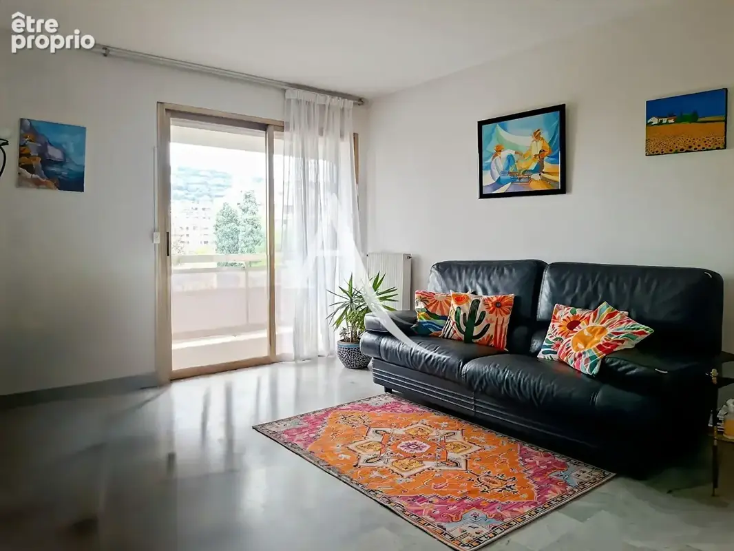 Appartement Cannes 2 pièces 42 m² - Banane - Proche plages Croisette - Vue dégagée collines. - photo 6