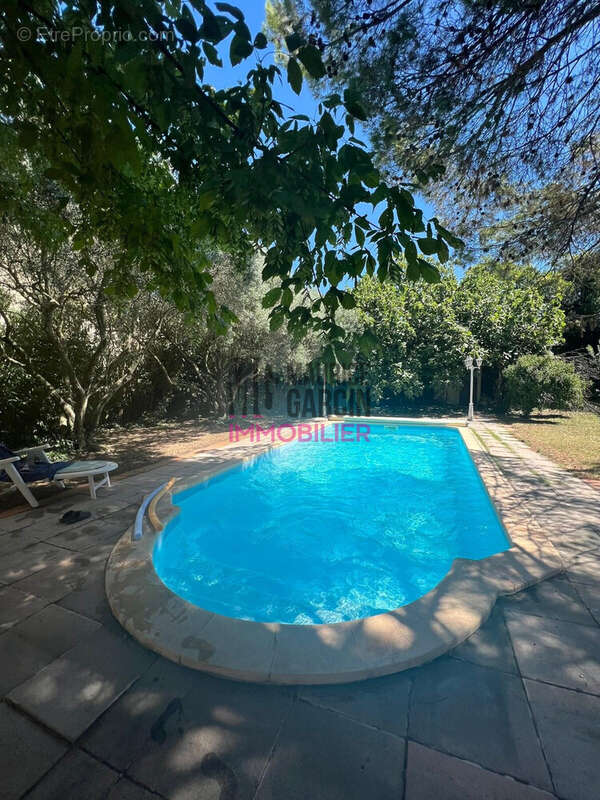 Maison à ENTRAIGUES-SUR-LA-SORGUE