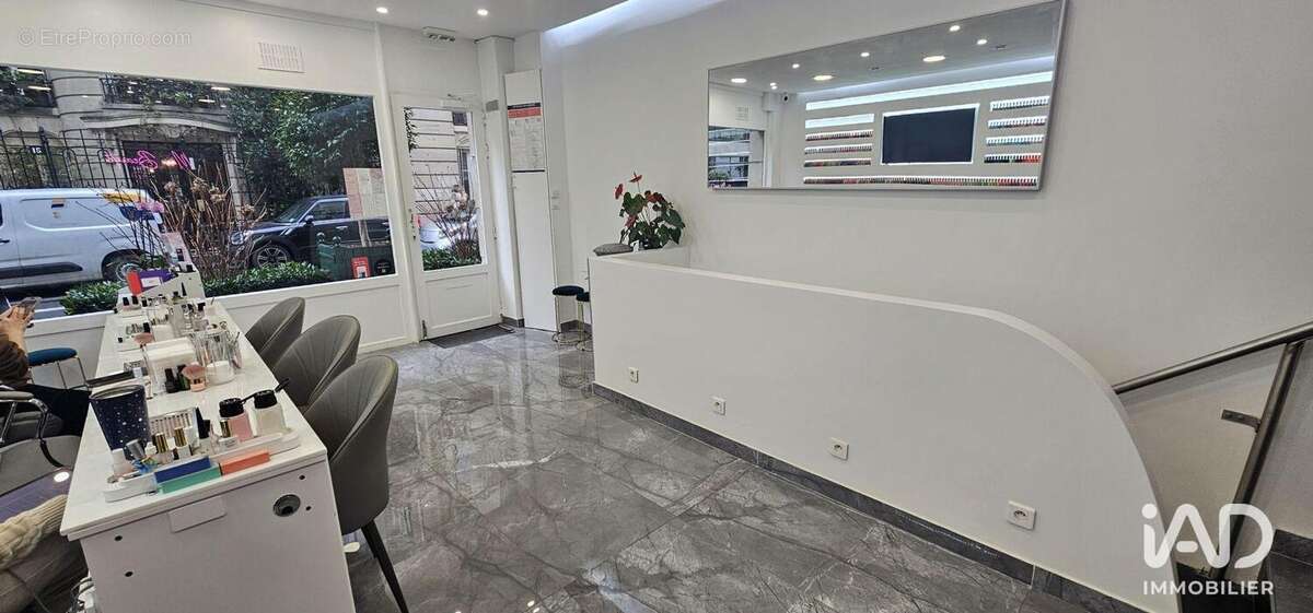 Photo 2 - Commerce à NEUILLY-SUR-SEINE