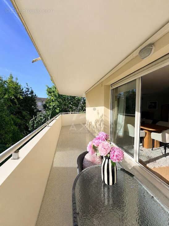 Bordeaux SAINT SEURIN Bel Appartement de standing vue sur jardins 3 chambres - photo 8