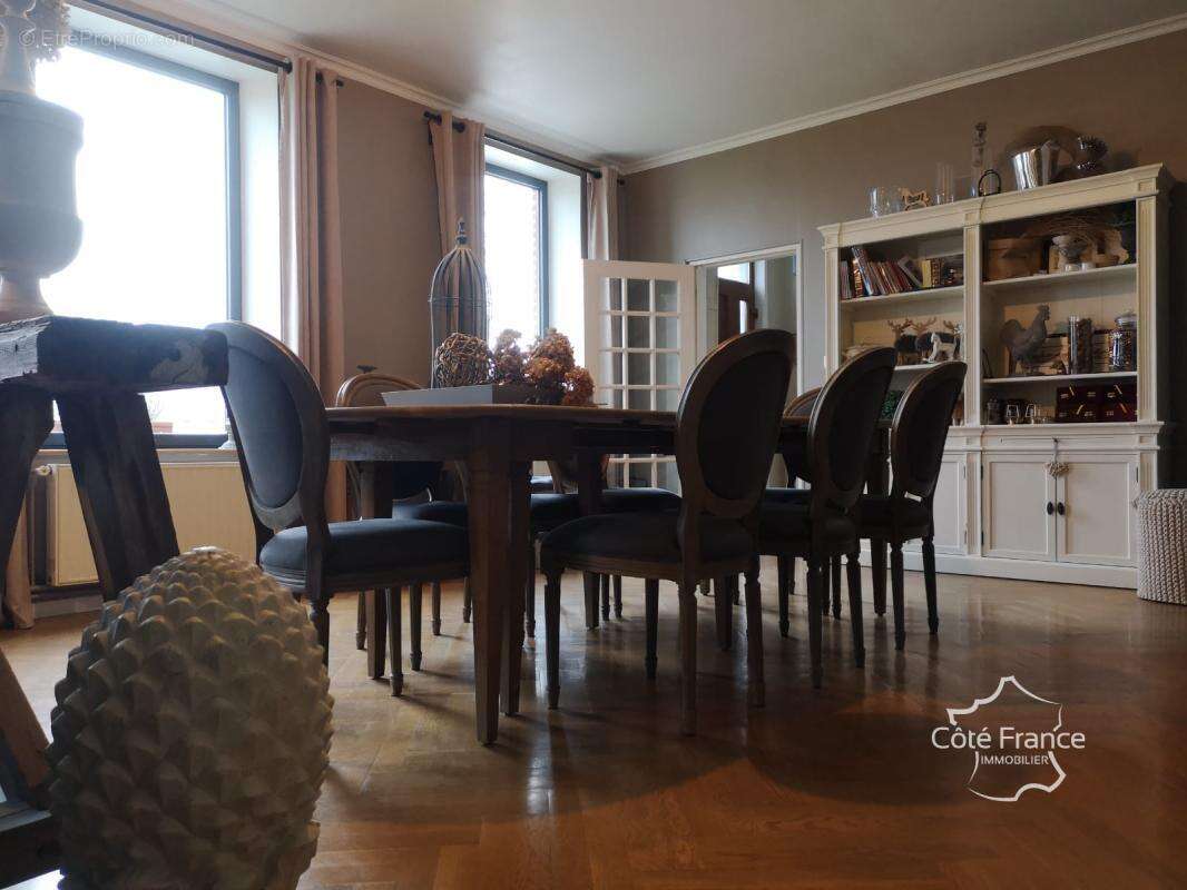 Maison à LA NEUVILLE-LES-DORENGT