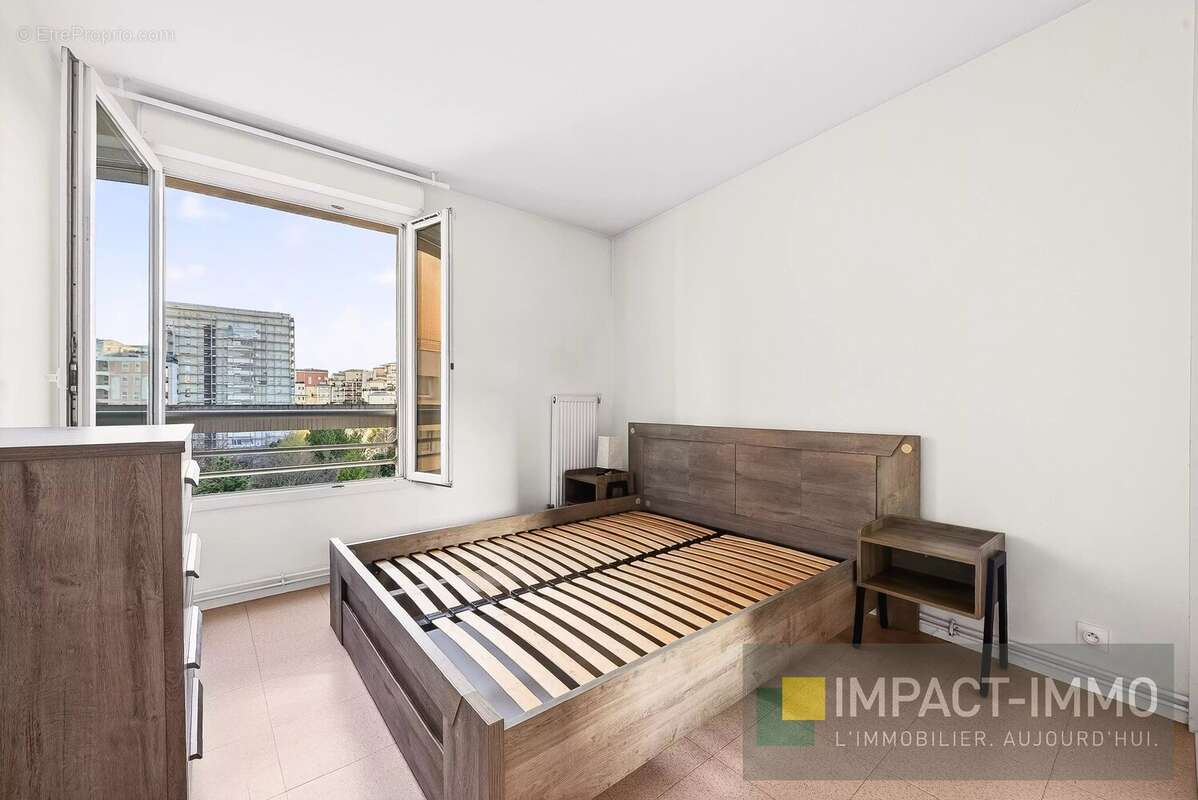 Appartement à COURBEVOIE
