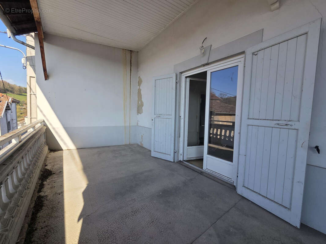 Appartement à NIVOLAS-VERMELLE