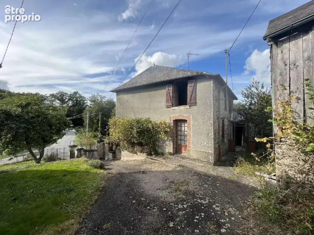 Photo Maison à Saint-Dizier-Leyrenne au prix de 55 000€