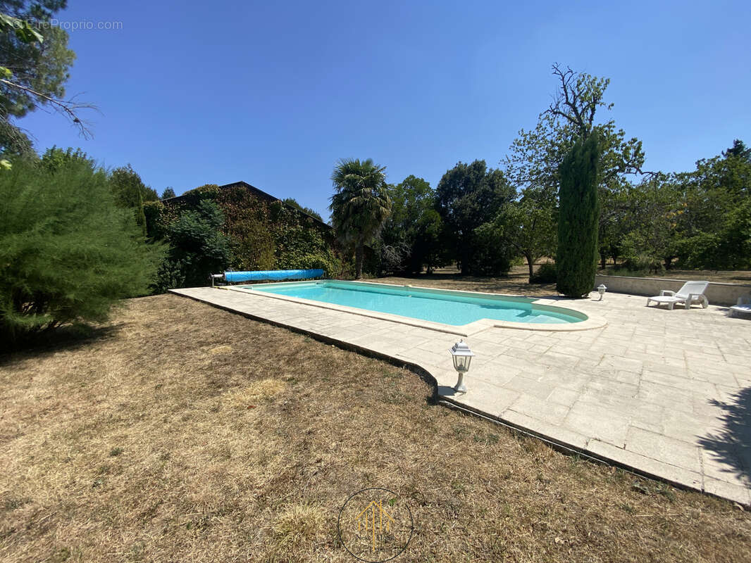 Ensemble immobilier   2 maisons + garages + grange   Bessac (16) - photo 17