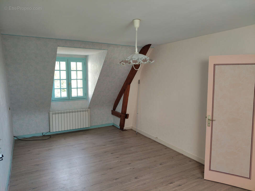 Maison à NAZELLES-NEGRON