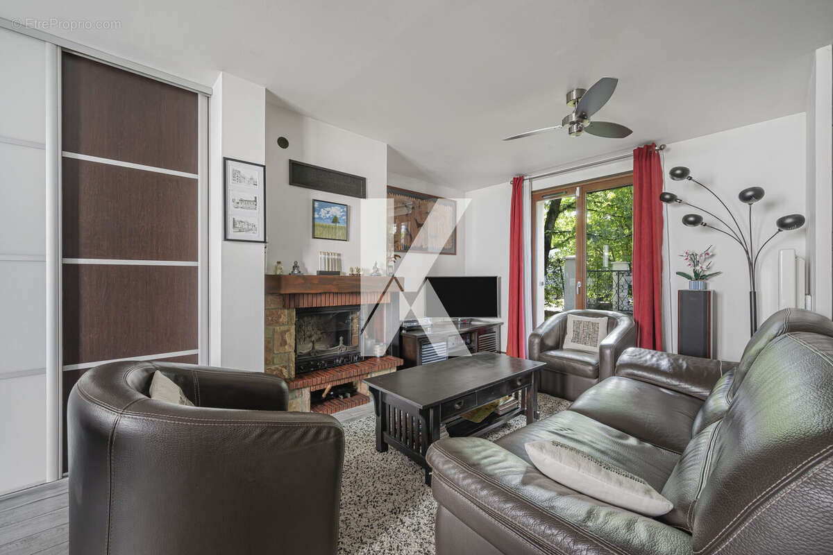 salon avec cheminée - Maison à ARGENTEUIL