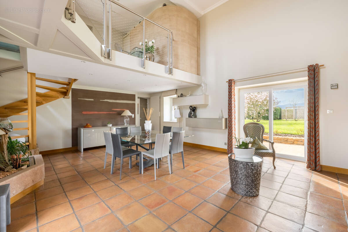 Maison à CHARNAY-LES-MACON