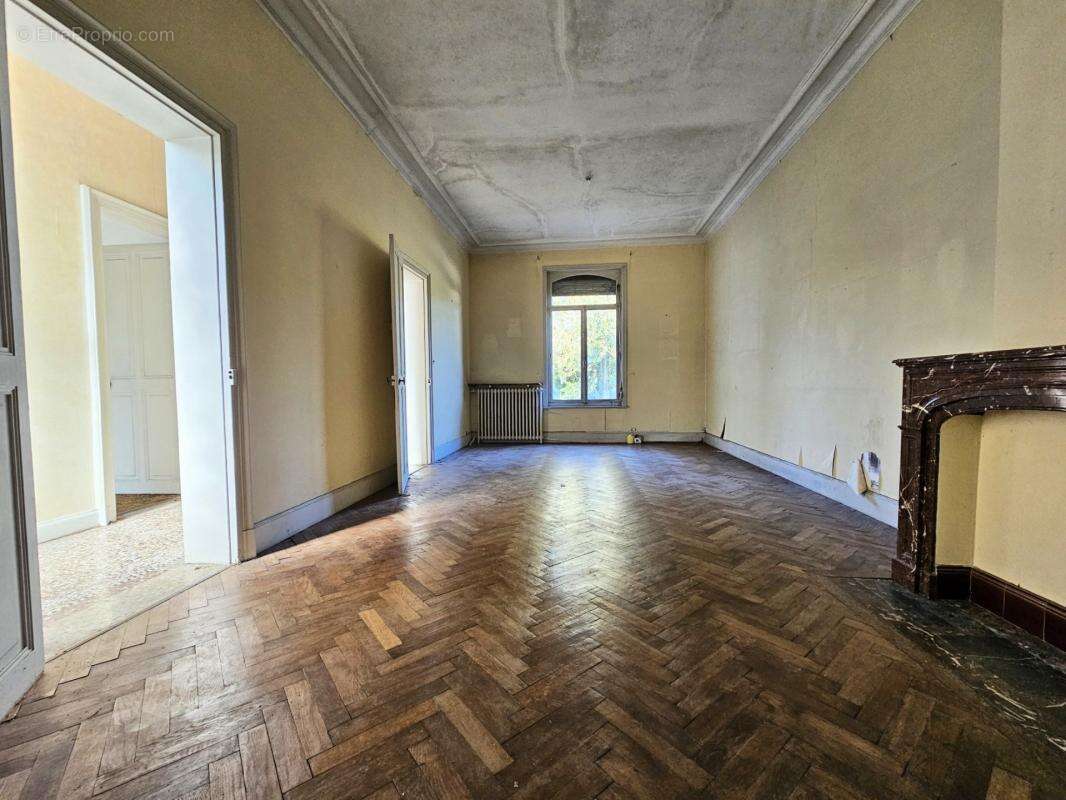 Maison bourgeoise - 165m² avec jardin clos et deux garages - photo 5