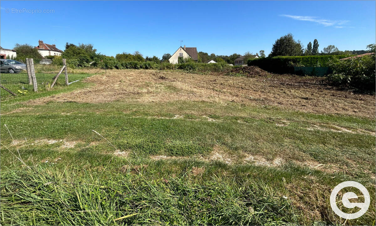 Terrain à MALAY-LE-PETIT