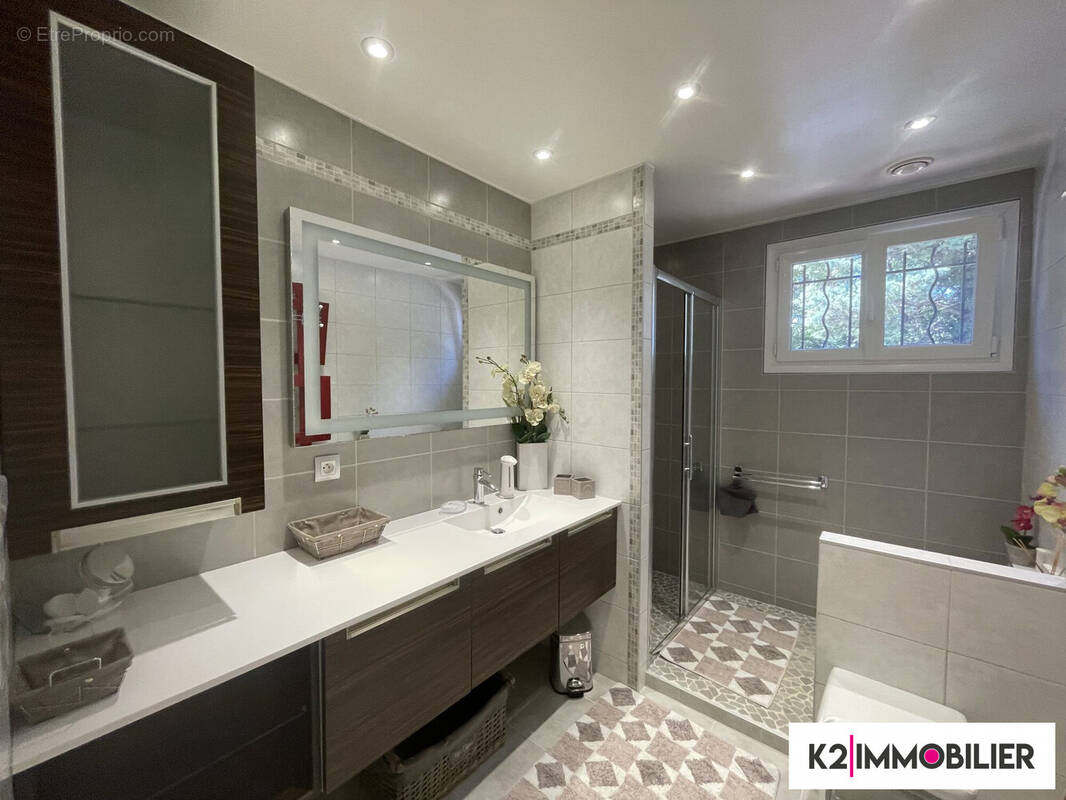 Maison à MONTELIMAR