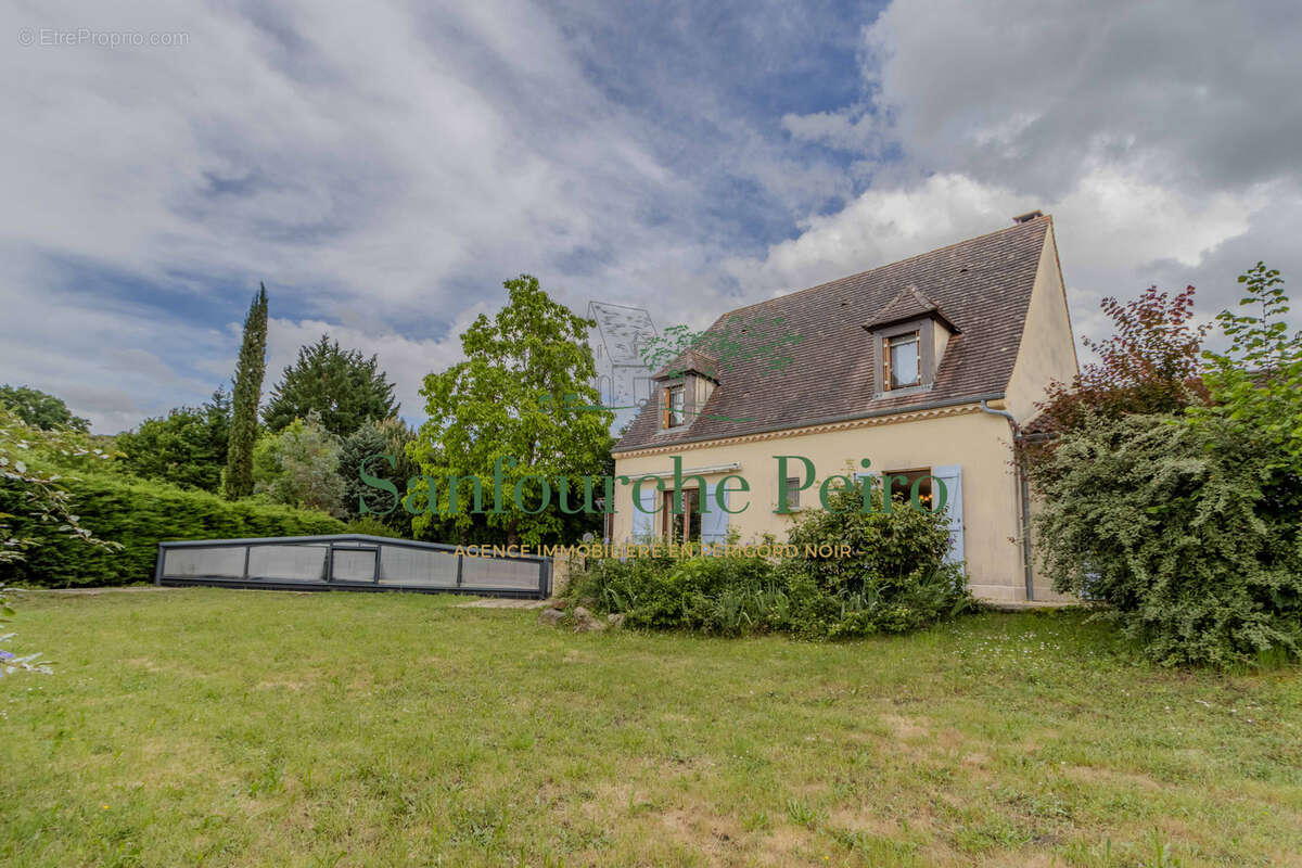 Maison à LA ROQUE-GAGEAC
