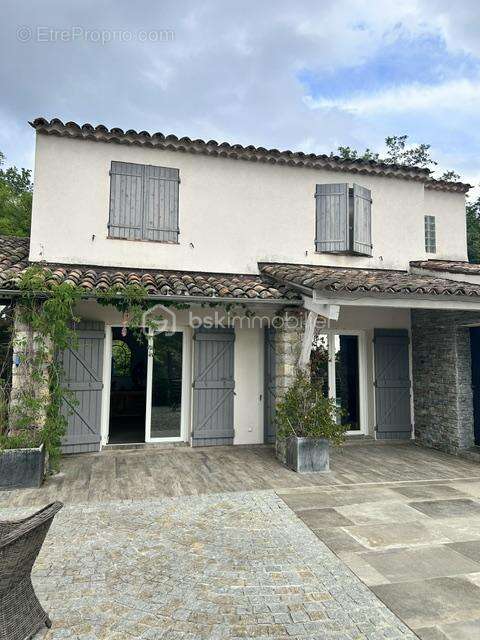 Maison à TOURRETTES