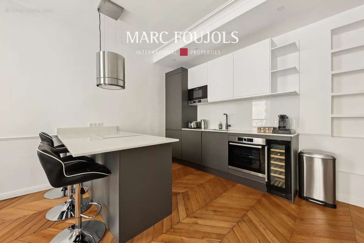 Appartement à PARIS-8E