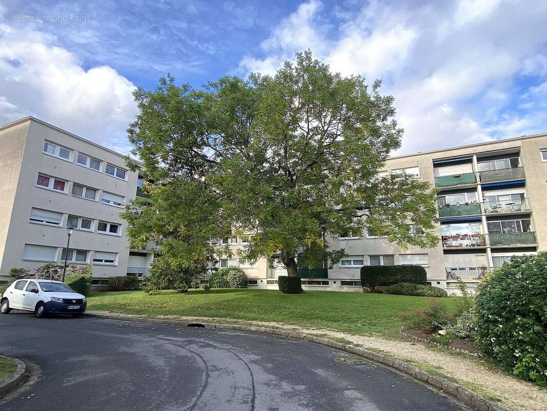 Appartement à SAINT-JEAN-DE-LA-RUELLE