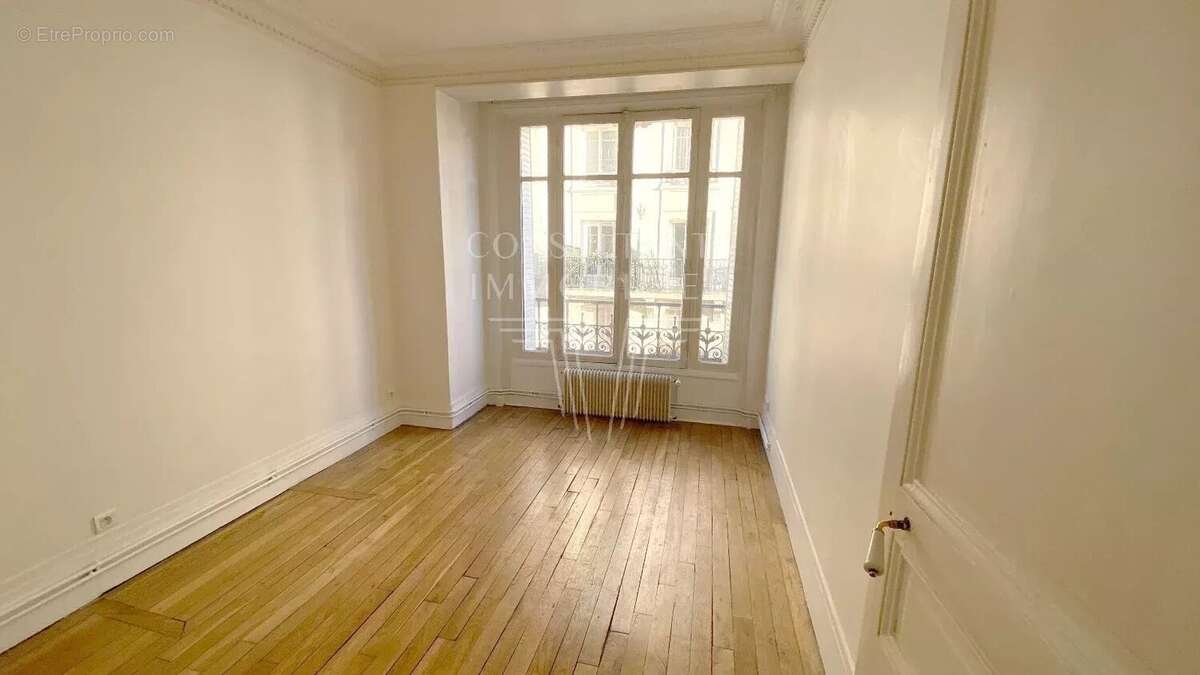 Appartement à PARIS-15E
