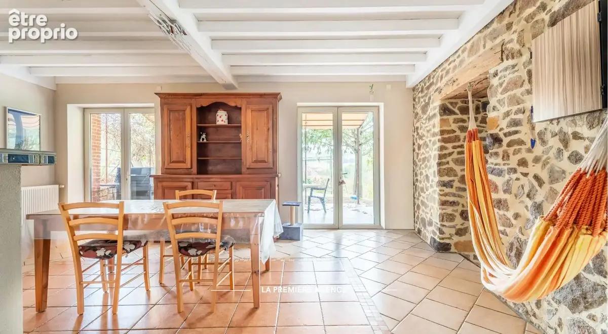Maison 174 m² à Saint-Forgeux  - photo 3
